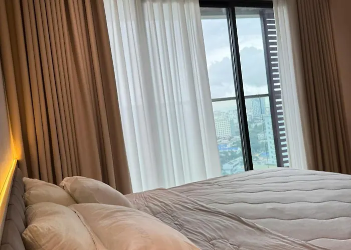 High-rise With Ocean View At The Apartamento Ha Long